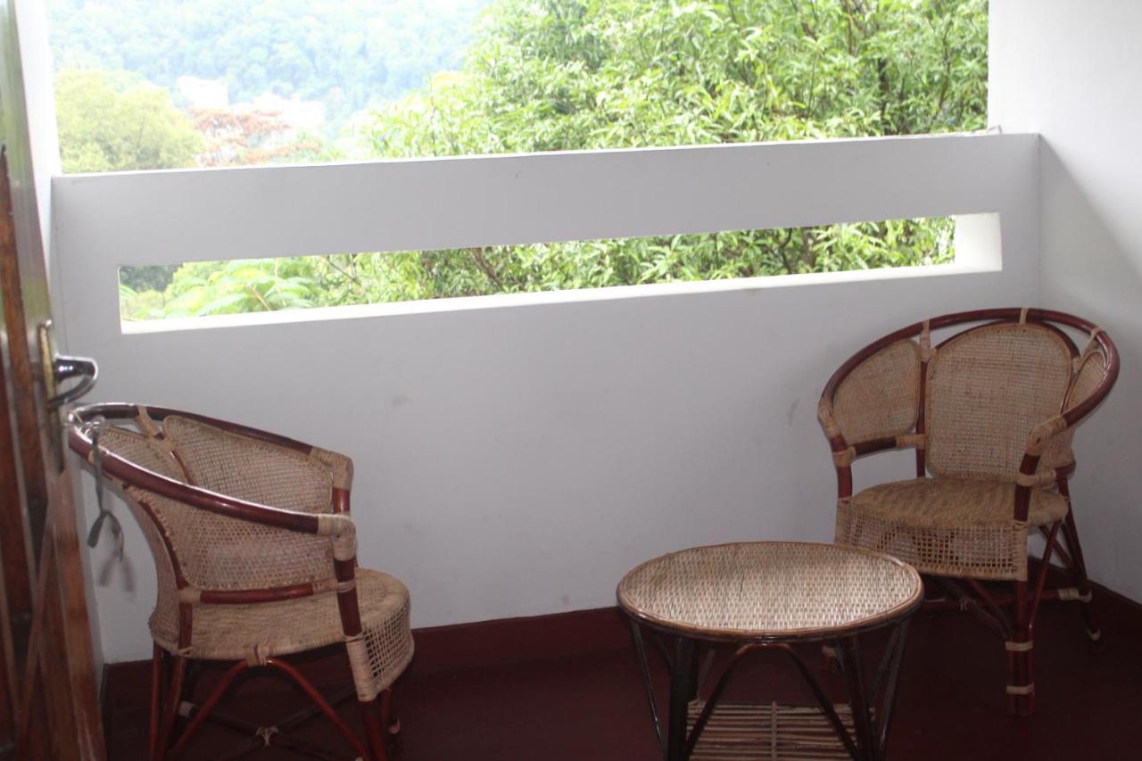 Lazy Bear Best Hostel In Kandy Eksteriør bilde